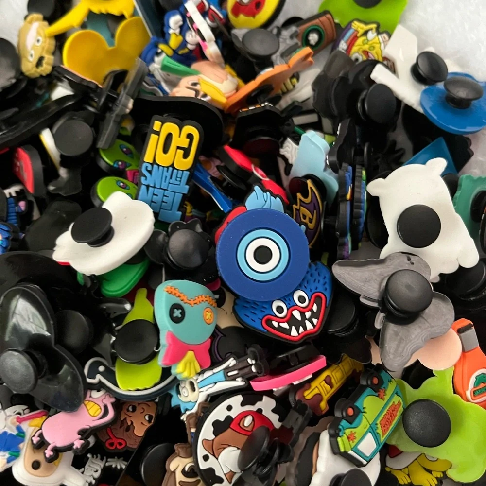 25 PIECE RANDOM CROC CHARMS - Picture 5 of 13